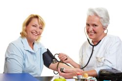 pomoć kod hipertenzije u starijih osoba